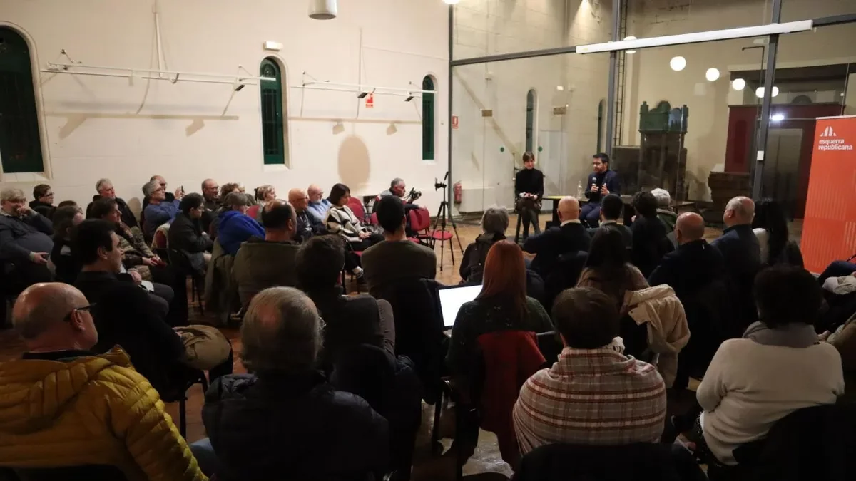 Diverses desenes d’espectadors van assistir a l’acte celebrat al Molí de l’Oli de la Pobla. - ERC