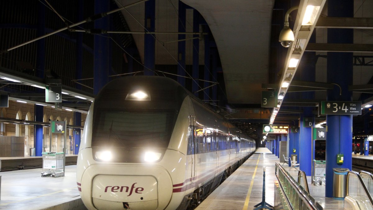 El tren Avant entre Lleida i Barcelona de les 7.05.