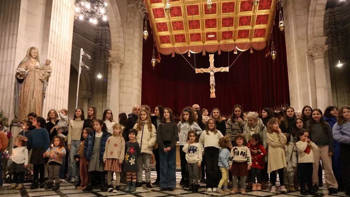 Foto de grup de les Blaus que ahir a la tarda van participar en l’acte a la Catedral de Lleida. - AMADO FORROLLA