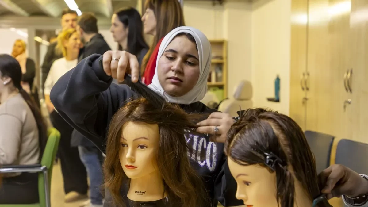 El curs combina teoria i pràctica per a una formació completa. - JORDI ECHEVARRIA