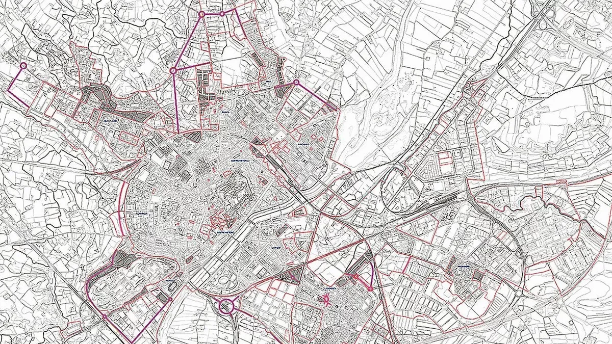 Larrosa i les edils Carme Valls i Begoña Iglesias a Artur Mor. - JORDI ECHEVARRIA