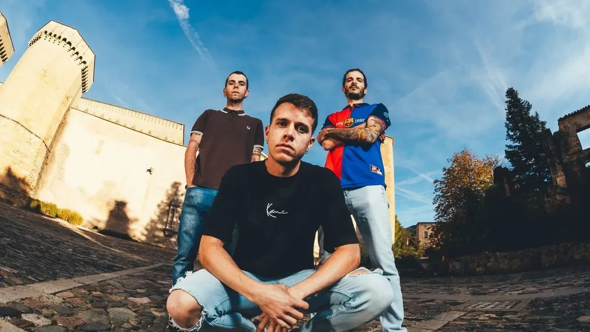 El trío Llengua Morta, con el leridano Joan Bergadà en primer plano. - LLENGUA MORTA