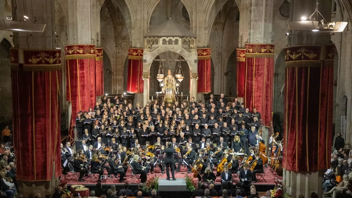 El escenario de la iglesia de Santa Maria se quedó pequeño. - JORDI BONILLA