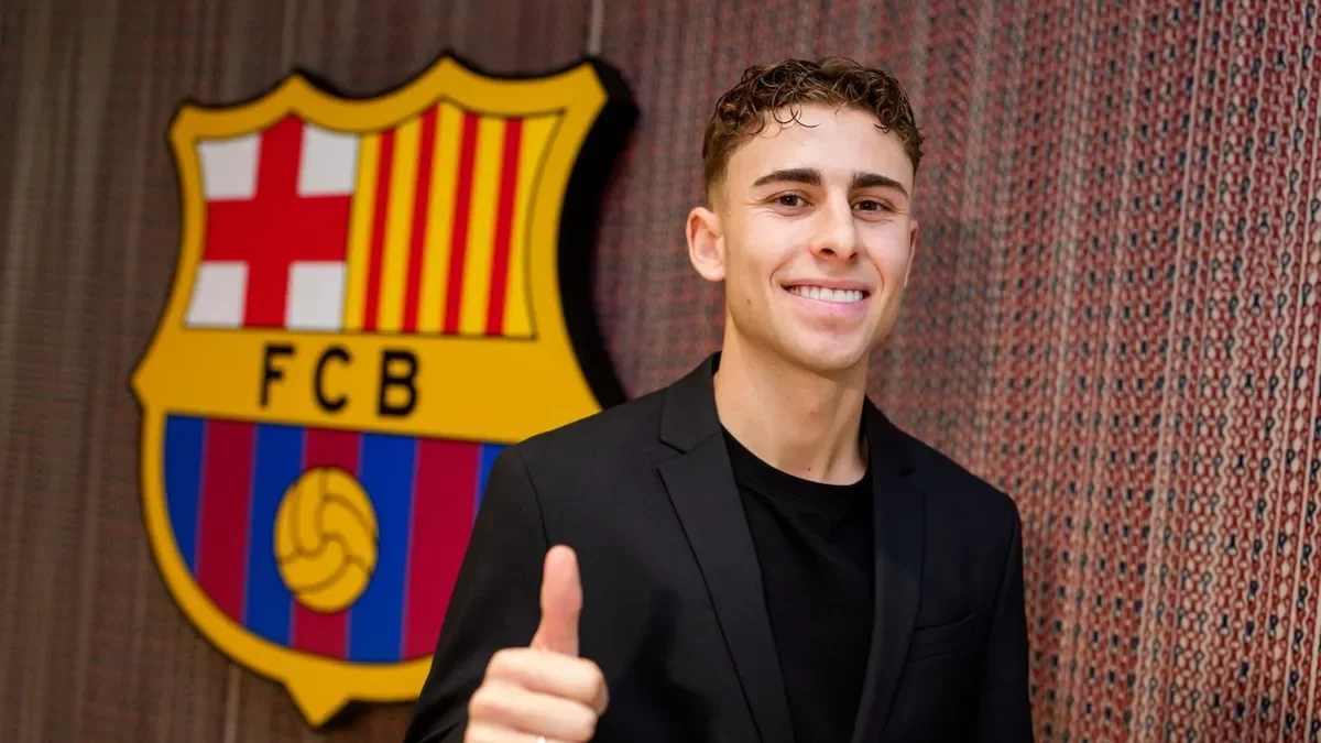 Fermín, sonríe satisfecho tras firmar su ampliación de contrato. - FC BARCELONA