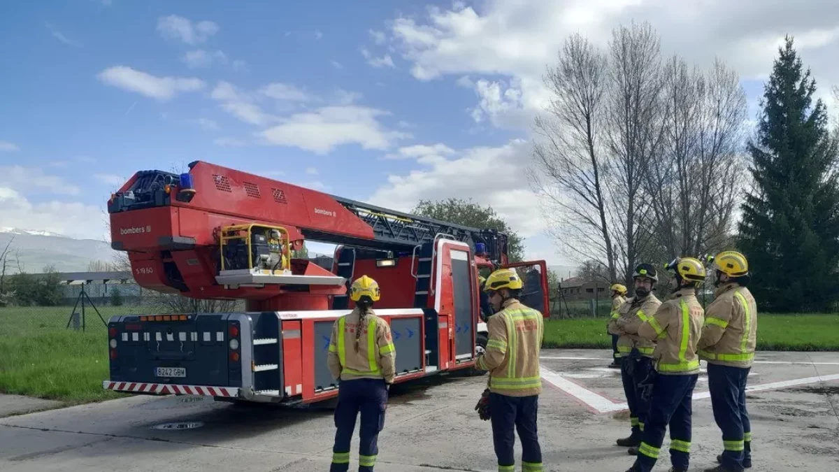 Imagen de archivo de bomberos voluntarios de Puigcerdà. - BOMBERS