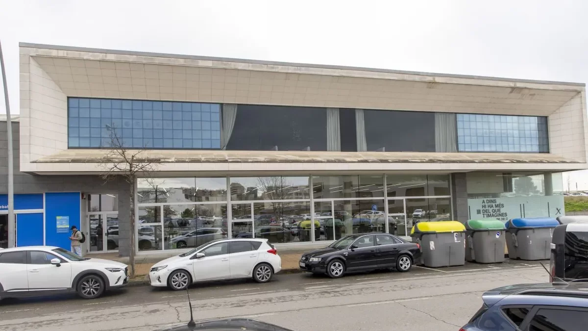 El gimnasio estará en el número 24 de la calle Pere de Cabrera. - JORDI ECHEVARRIA