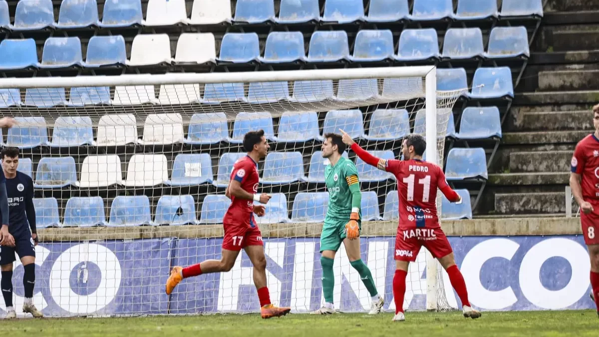 El capità de l’Olot, Pedro del Campo, organitzant la defensa. - INGRID SEGURA