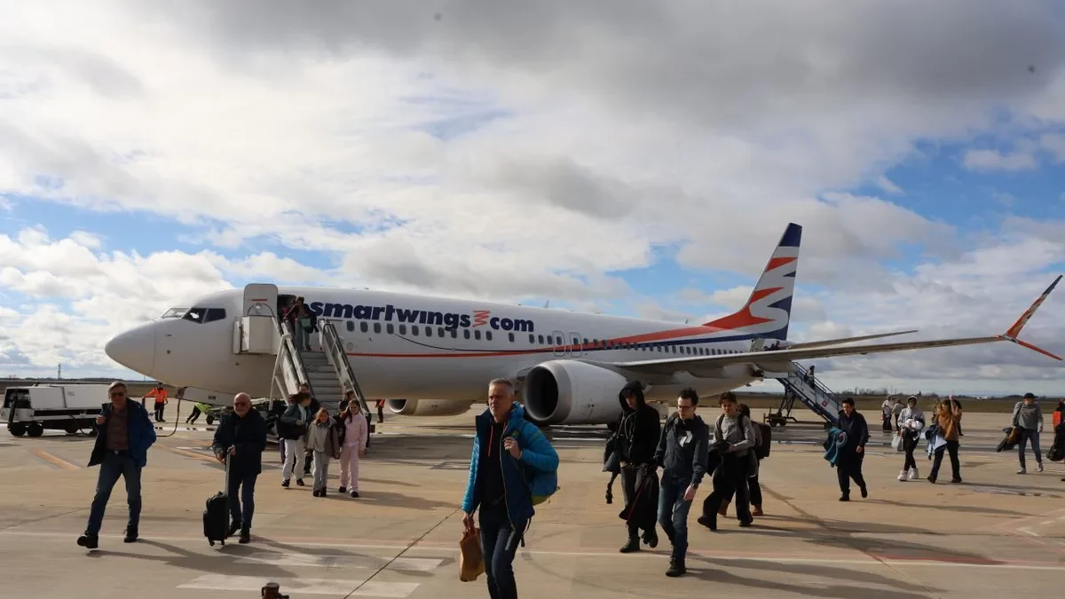 Els turistes suecs van tardar tot just cinc minuts a desembarcar de l’avió i sortir de l’aeroport. - AMADO FORROLLA