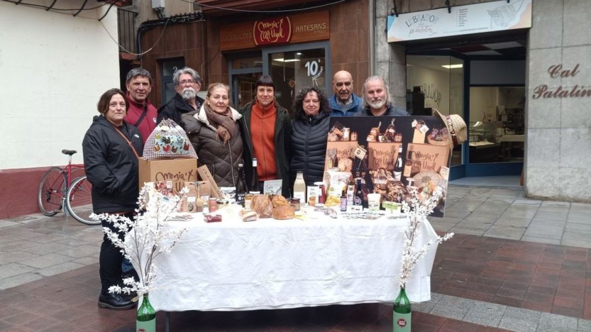 Imagen de algunos de los más de 30 productores del Menja’t l’Alt Urgell. - C.SANS