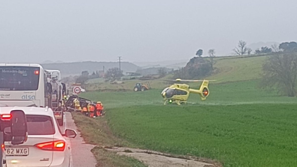 Una imatge de l'accident a la C-14 a Artesa de Segre.