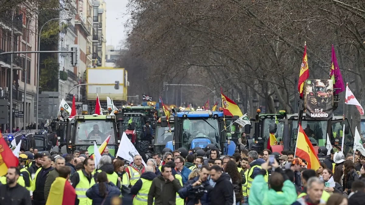 Milers de persones i centenars de tractors en la manifestació a Madrid. - EUROPA PRESS