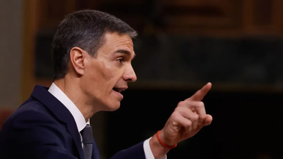 El president del Govern central, Pedro Sánchez, durant la seua compareixença. - EFE/JAVIER LIZÓN