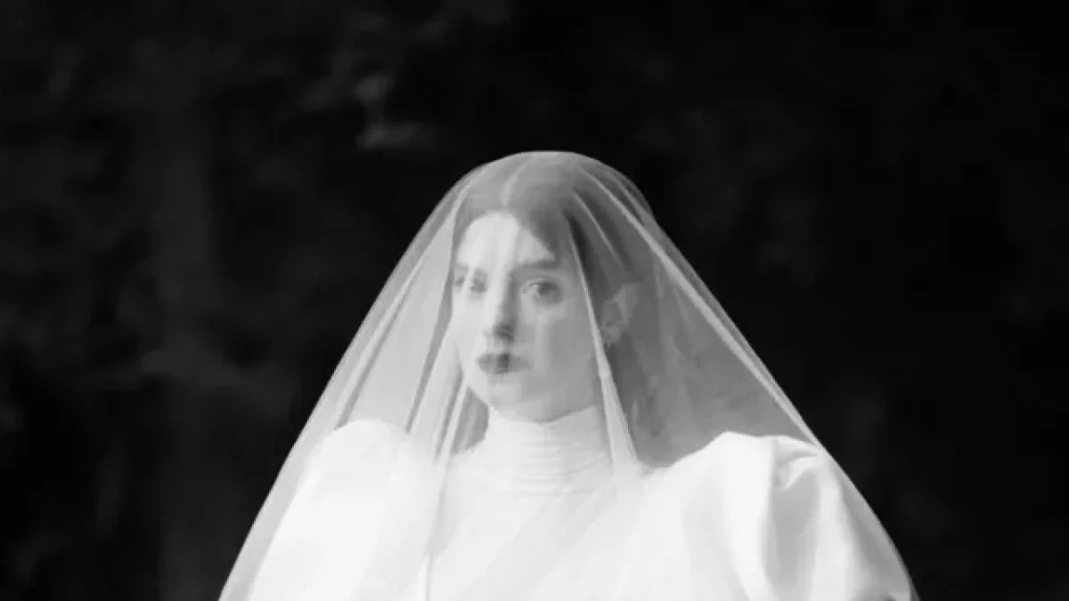 Dos imatges promocionals de ‘Descasades’, el nou àlbum de la barcelonina Magalí Sare, que presentarà a l’Auditori de Lleida. - MARTA ROMANÍ