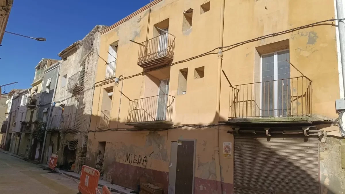 La casas que se tirarán están ubicadas en los números 8 y 10 de la calle La Parra. - A.A.