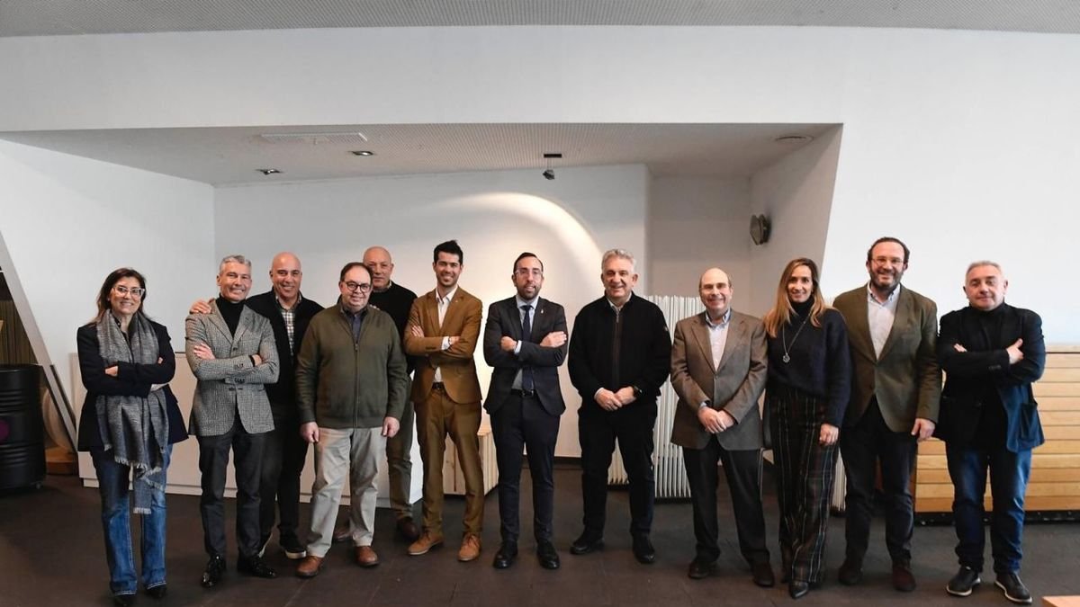 Palau, al centre, amb responsables de diverses organitzacions empresarials. - PP LLEIDA