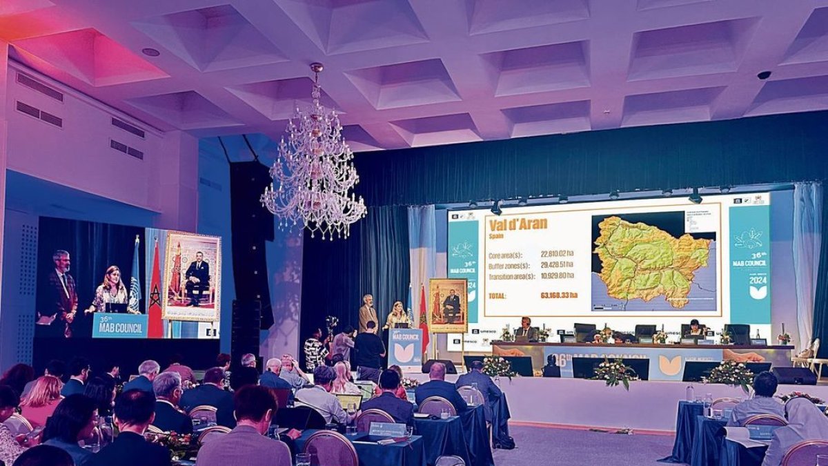 Imatge d’archiu dera ceremònia ena qu’era Val d’Aran arrecebec era distincion dera Unesco. - CGA