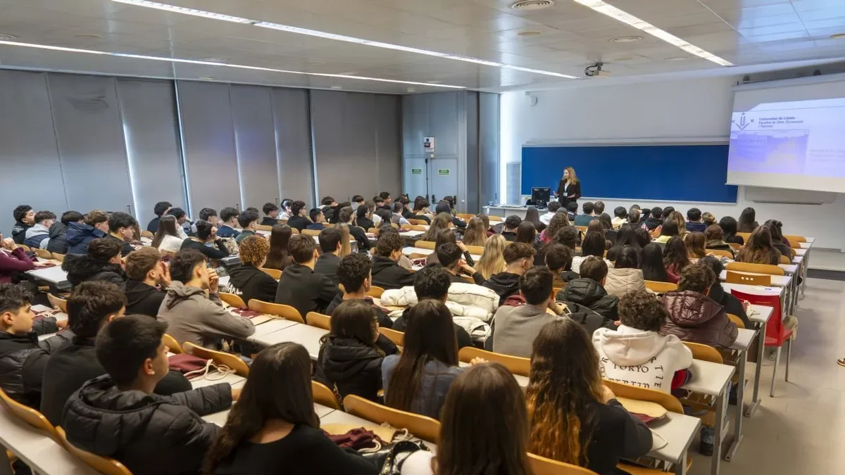 Estudiants en una aula de la UdL el dia de la jornada de portes obertes. - PAU PASCUAL PRAT