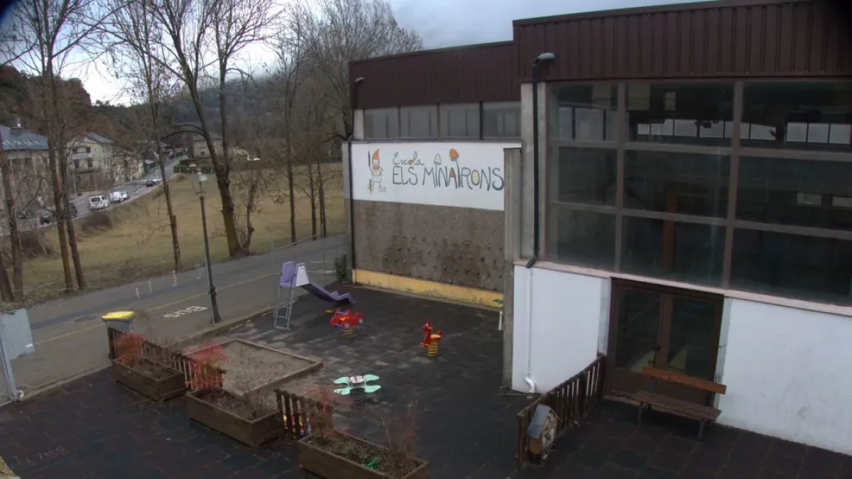 Es canviarà el paviment de cautxú per un de més suau. - A. V C