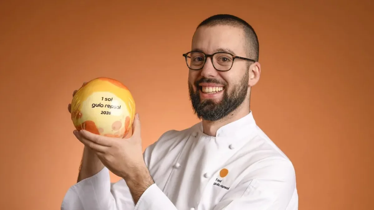 Esteve posa amb el seu Sol.