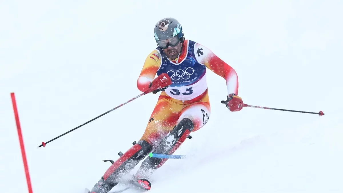Quim Salarich, durant la prova d’eslàlom. - EFE/EPA/ANNA SZILAGYI