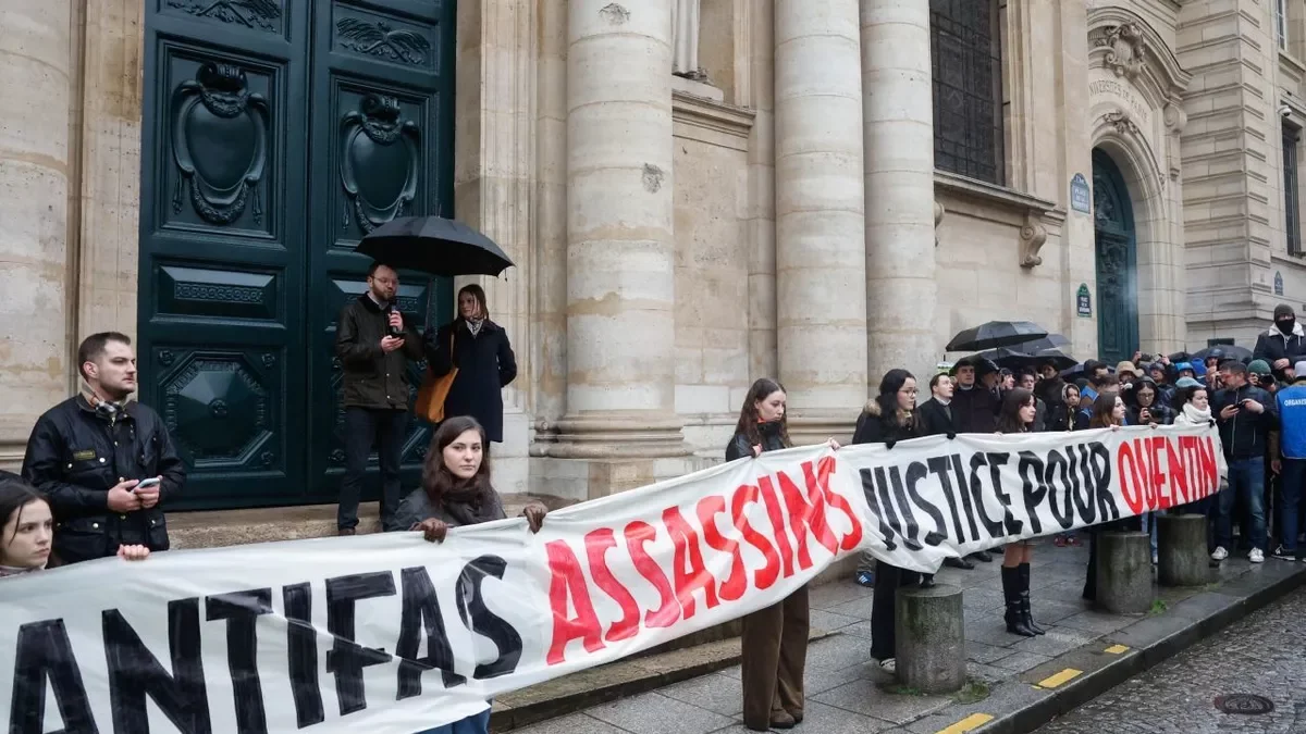 Protesta ultra per la mort del jove Quentin. - EFE/EPA/MOHAMMED BADRA