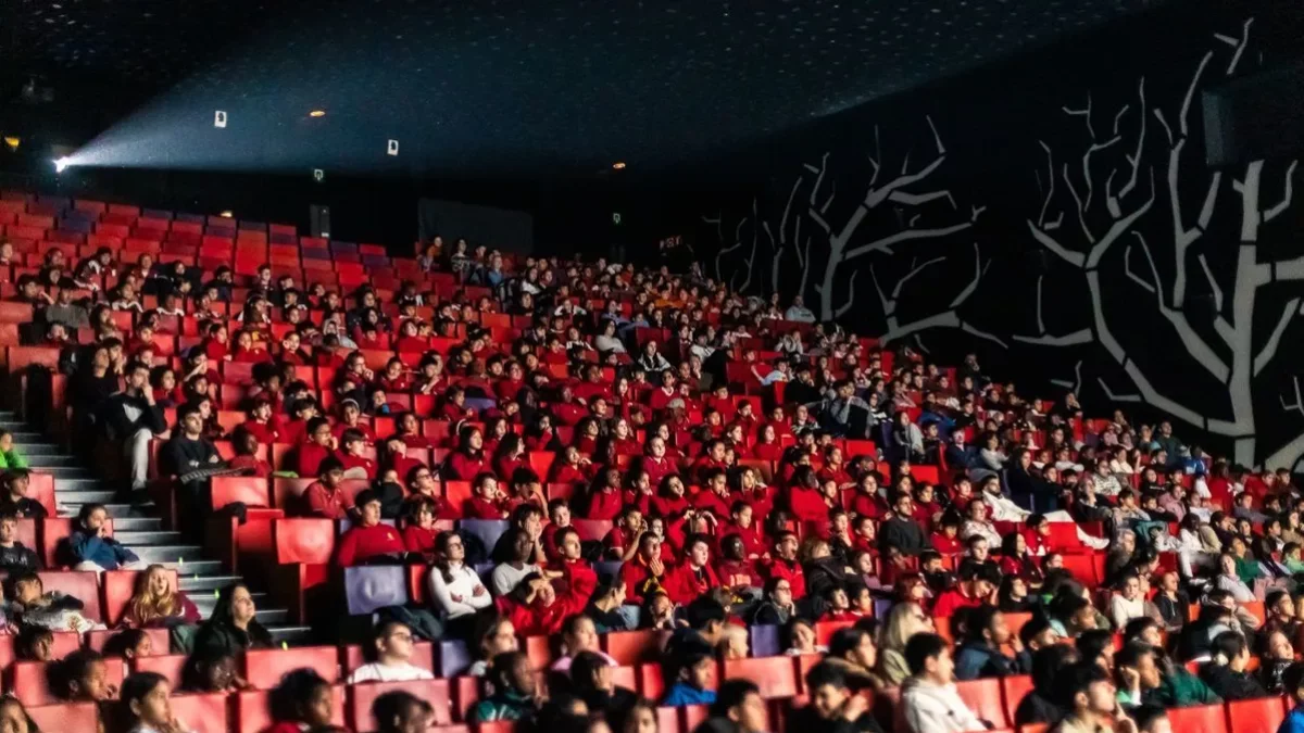 Espectadors ahir a la Llotja en una de les primeres sessions escolars d’Animac, per a alumnes d’infantil, primària i secundària. - XAVI RUÉ