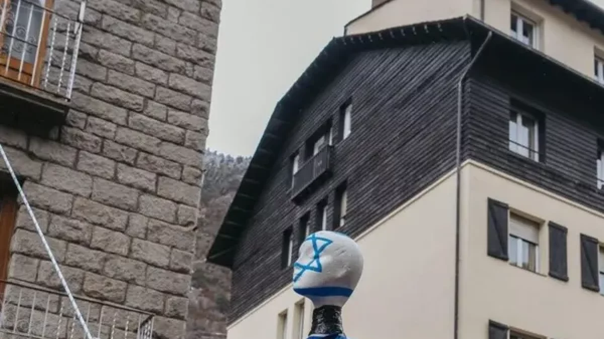 El cap del rei Carnestoltes, amb una bandera d’Israel. - COMÚ D’ENCAMP