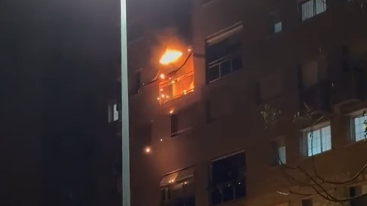 Incendi al balcó d’un pis a Lleida, sense ferits