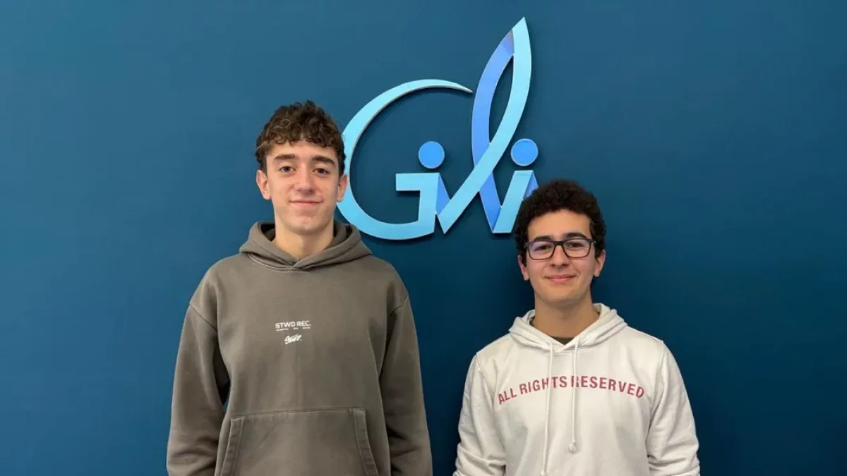 Els alumnes Marc Betriu i Adrián Fortuño del Gili i Gaya.