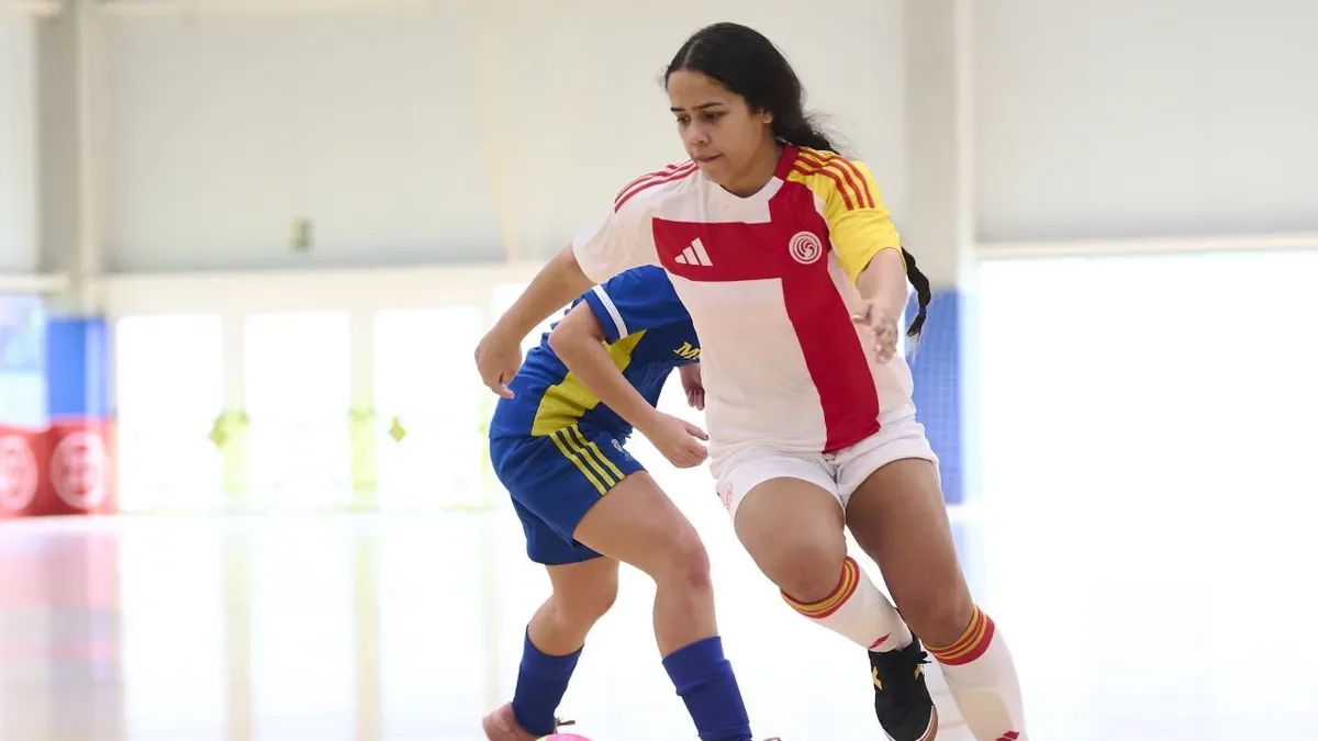 Désirée Bello competeix amb la selecció catalana S16. - FCF