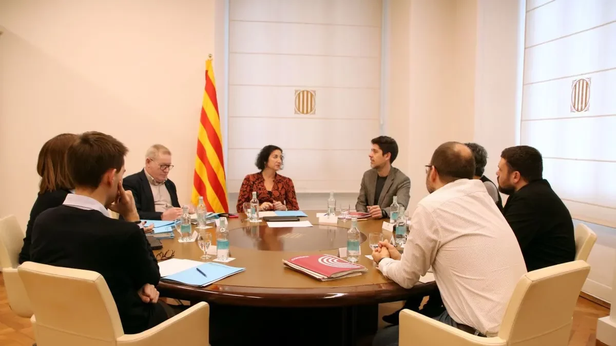 Un moment de la reunió entre el Govern i els comuns per abordar els pressupostos del 2026. - ACN