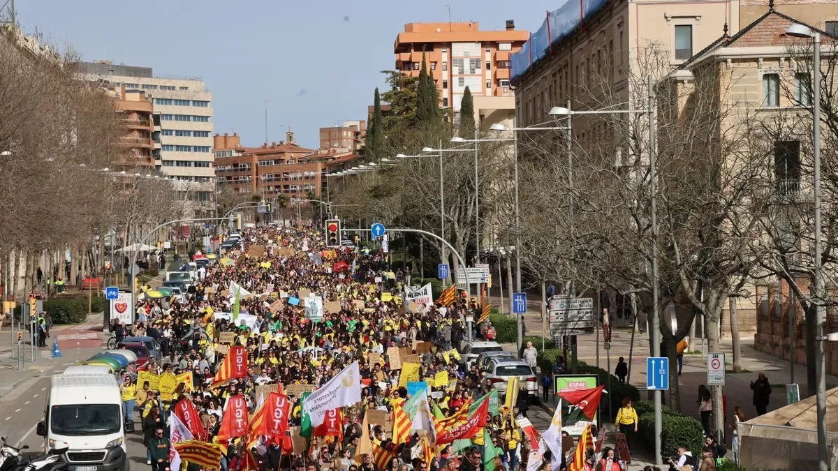 Imatge de la manifestació per la vaga de docents dimecres passat a Lleida.