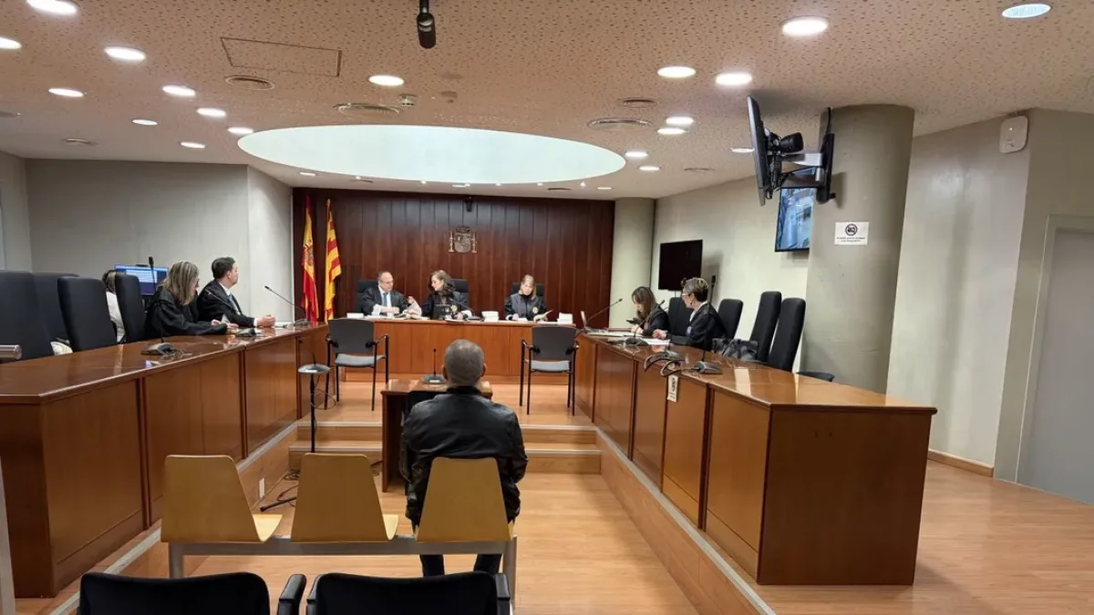 El condemnat, ahir a la banqueta de l’Audiència de Lleida. - A. GUERRERO