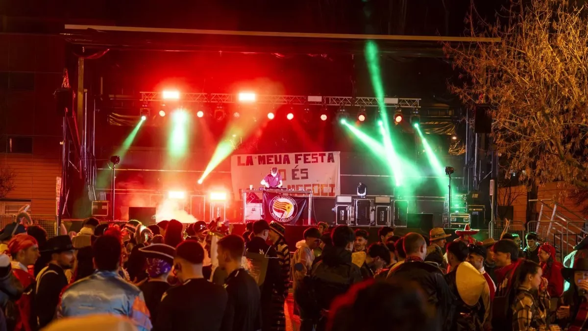 Tots els estudiants van lluir disfresses força originals. - PAU PASCUAL PRAT