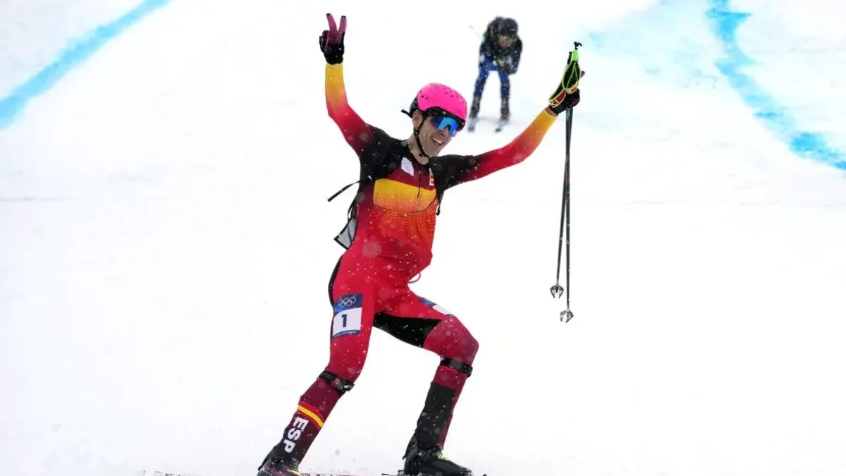 Oriol Cardona pudo festejar el triunfo antes de cruzar la meta. - COE