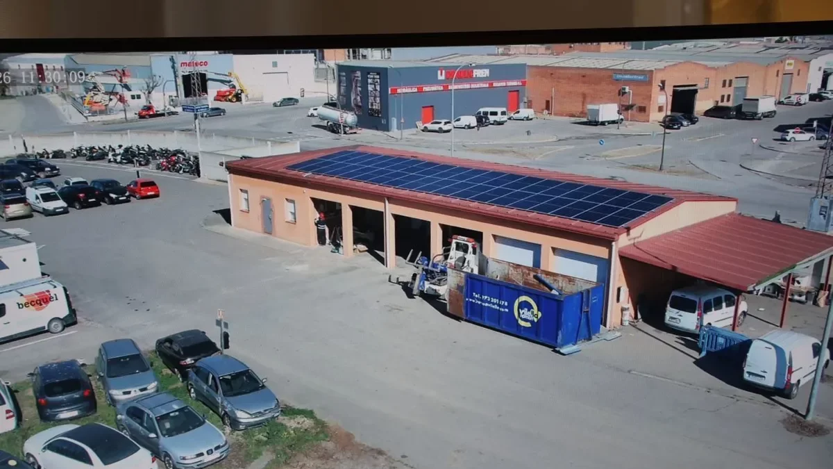 Plaques solars al dipòsit municipal de vehicles. - AMADO FORROLLA