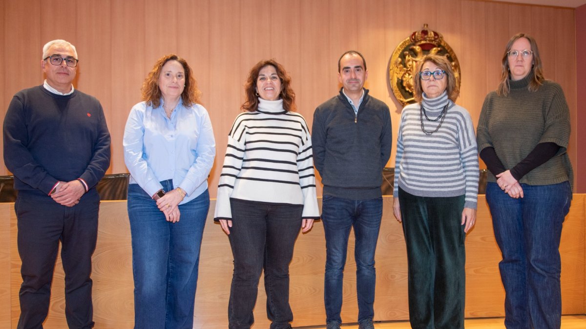 Presentació de la moció de confiança amb sis membres actuals del govern.