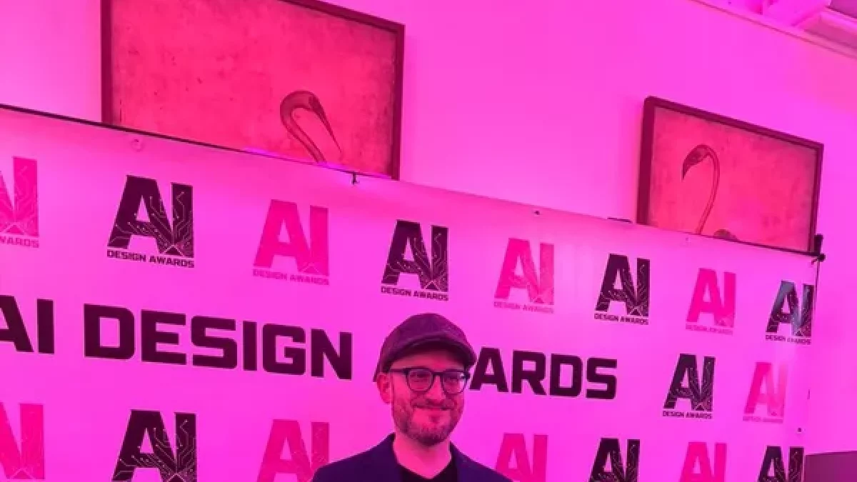 Siscart, a La Laietana Cultural de Barcelona amb el trofeu.