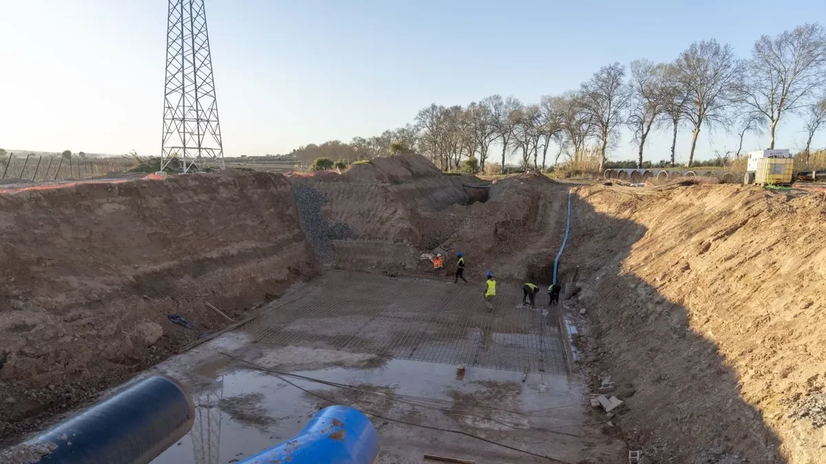 Les obres de la bassa de regadiu de Juneda dins de la fase de modernització que executa l’Estat. - PAU PASCUAL PRAT