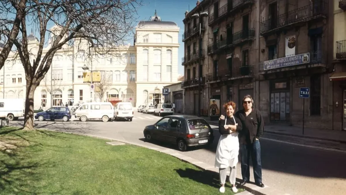 Foto de Neus Prunera y Josep Tiell en la antigua ubicación de su restaurante en Ramon Berenguer IV. - RESTAURANT TIELL