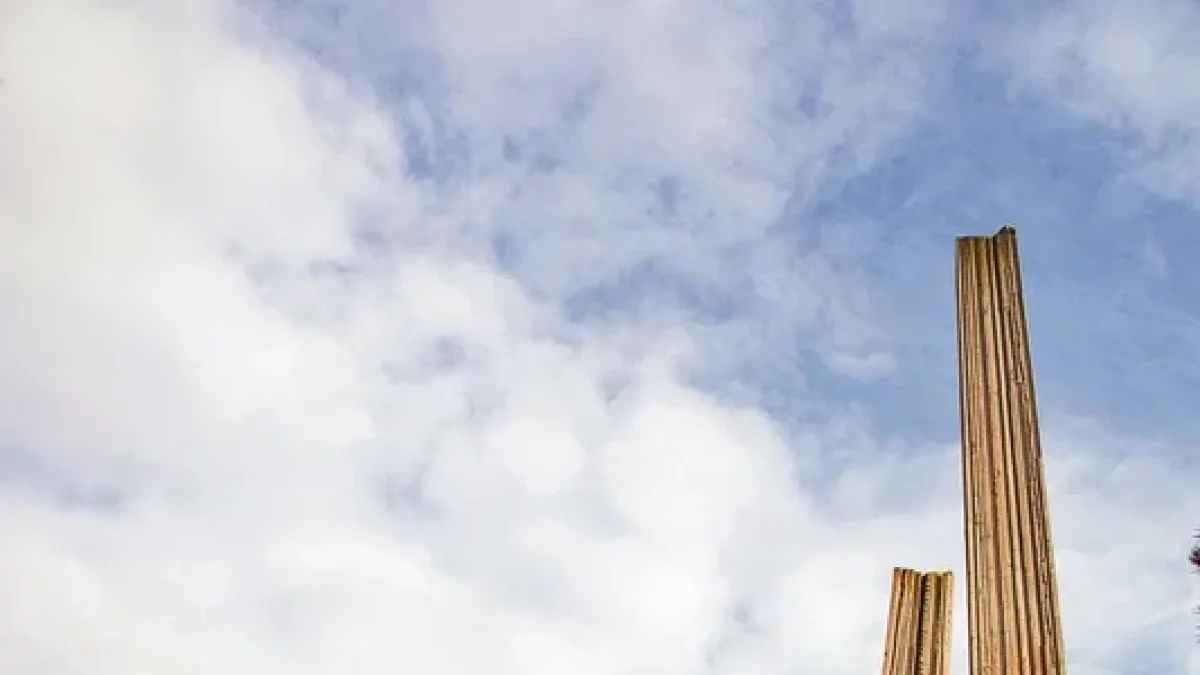 La senyera simbòlica de formigó, obra de Subirachs. - JORDI BONILLA