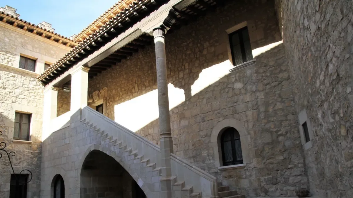 Els orígens del castell, gòtic en els seus últims elements, daten del segle VIII. - AJUNTAMENT DE MEQUINENSA