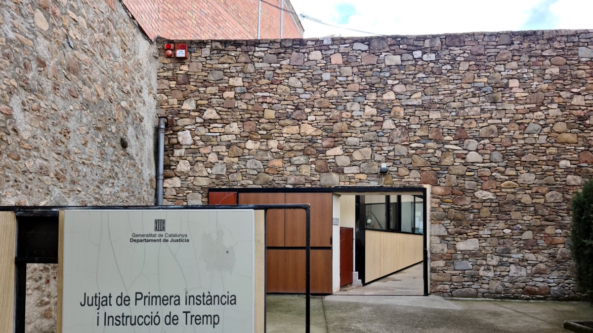Entrada al Jutjat de primera instància i Instrucció de Tremp.