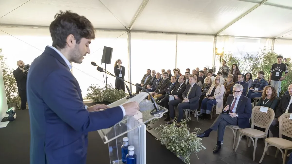 El responsable de Frey en la Península Ibérica, Thibault Coatanea, presentando el proyecto al público. - JORDI ECHEVARRIA