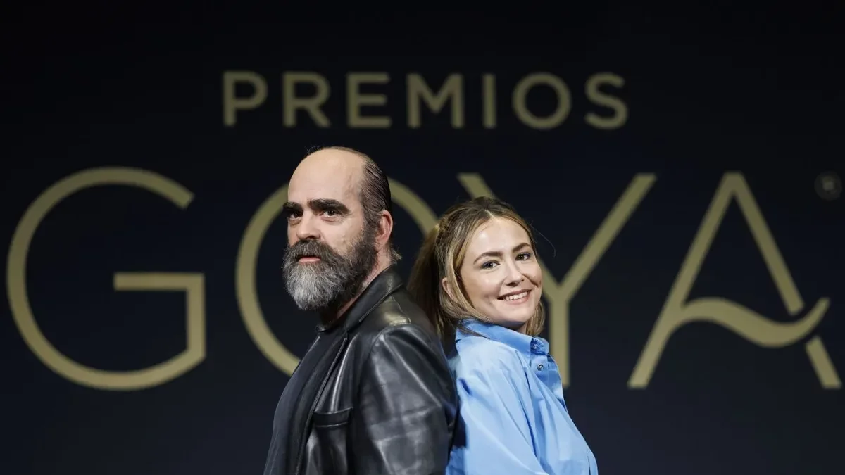 Luis Tosar i Rigoberta Bandini, presentadors dels Premis Goya. - EFE/RODRIGO JIMÉNEZ