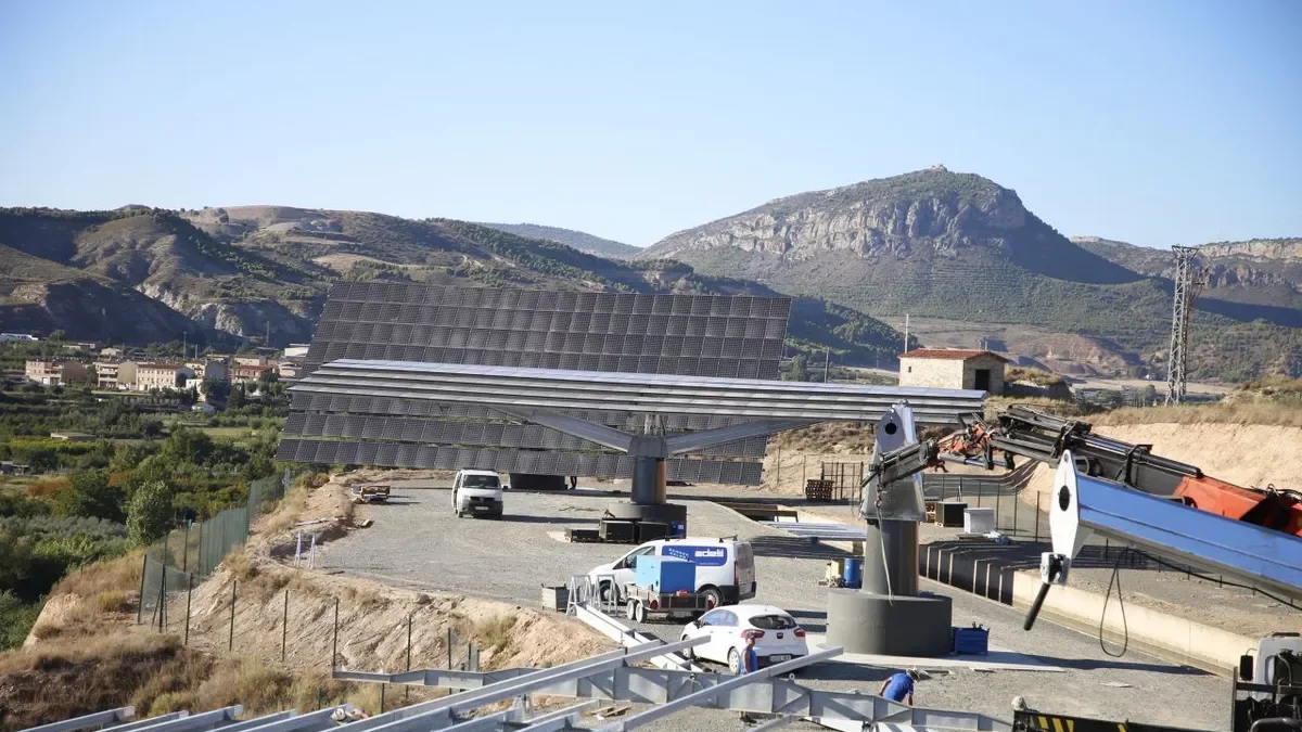 Campo fotovoltaico de la Comunidad de Regantes del Algerri-Balaguer en Ivars de Noguera. - MAGDALENA ALTISENT