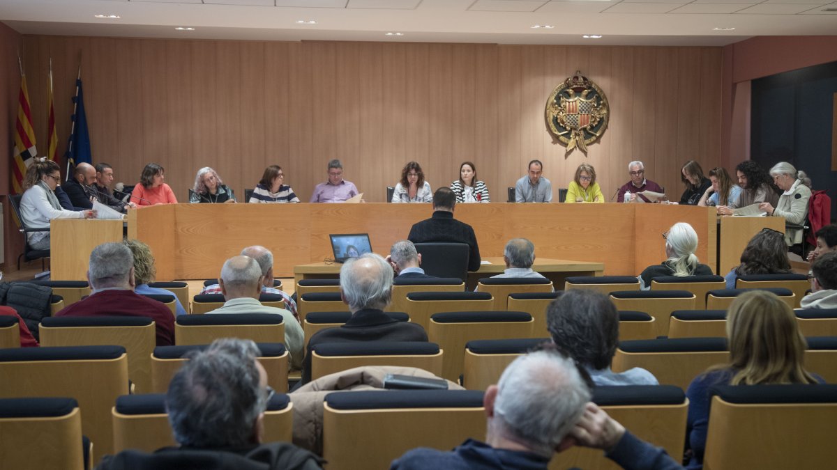 Imagen del pleno de Tàrrega durante el debate de la cuestión de confianza.