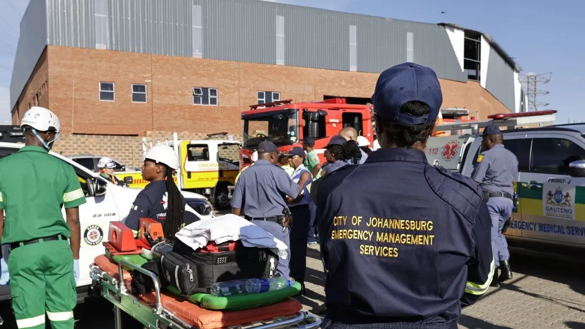 Servicios de emergencia en el lugar del derrumbe. - EFE/EPA/KIM LUDBROOK