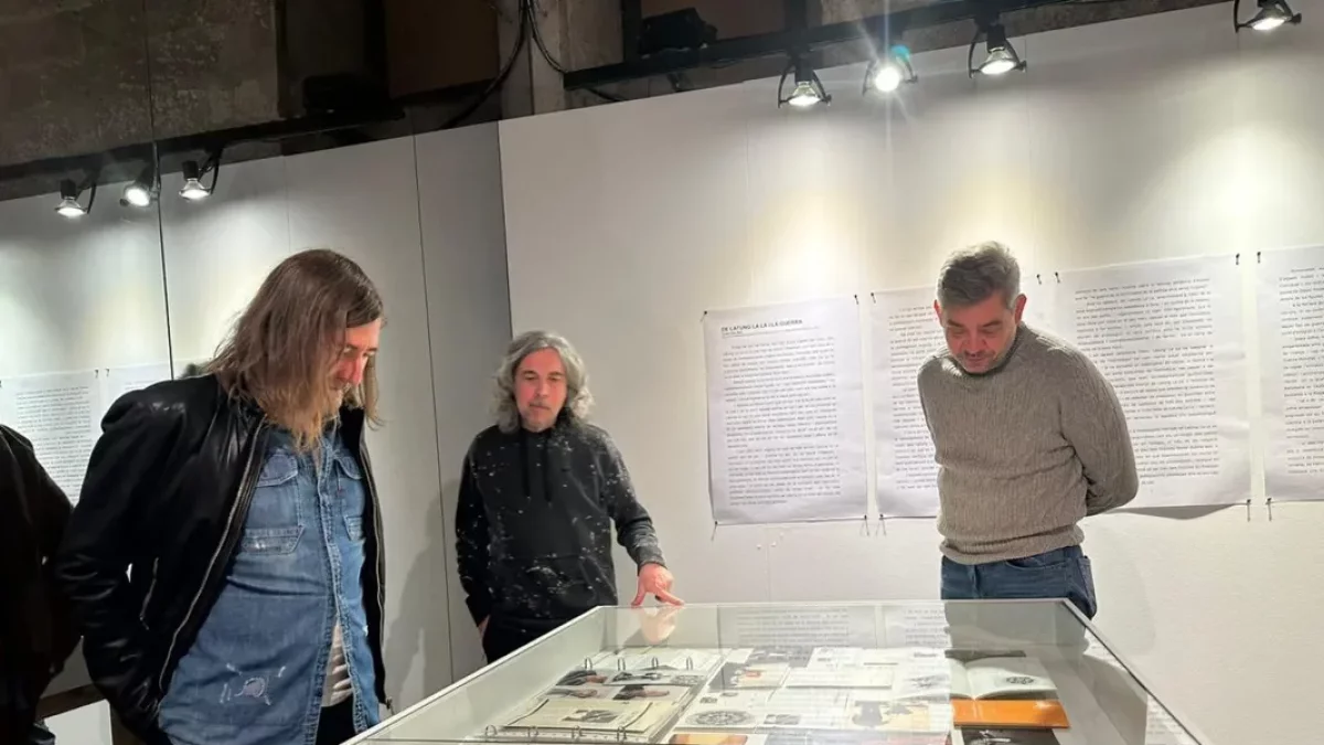 David Ymbernon (centre), amb Anselm Ros (Poesia Lleida) i el director de l’IEI, Andreu Vàzquez. - IEI