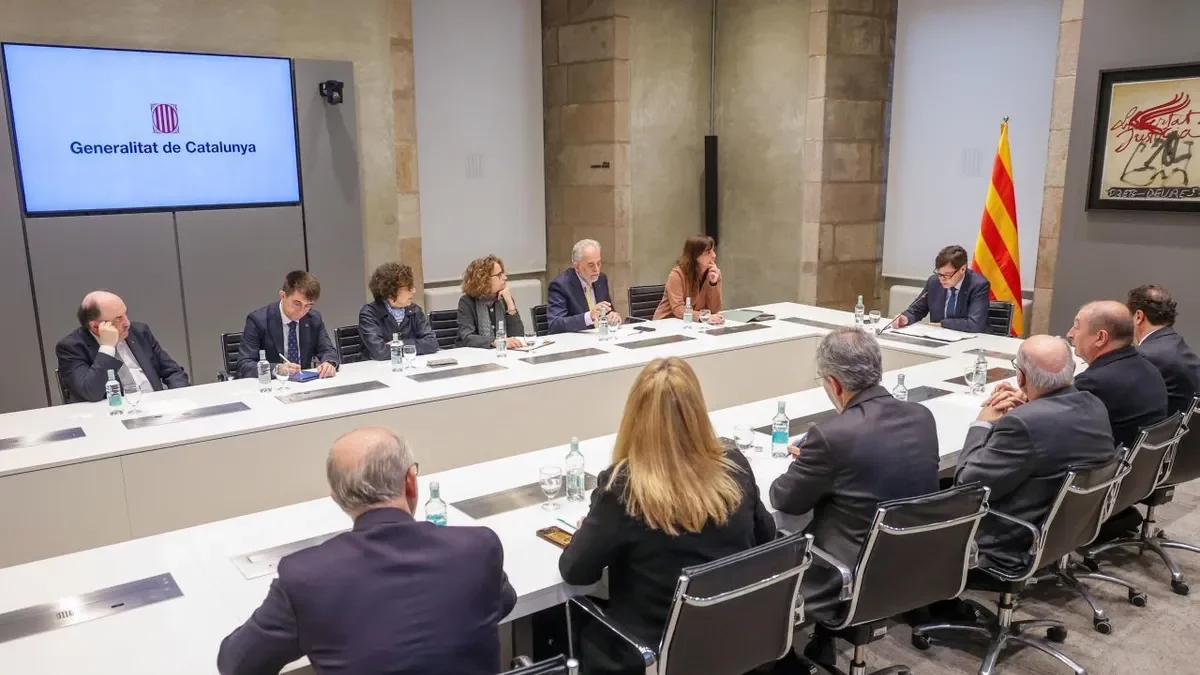 El president de la Generalitat, Salvador Illa, es va reunir amb rectors de les universitats catalanes. - RUBÉN MORENO/ACN